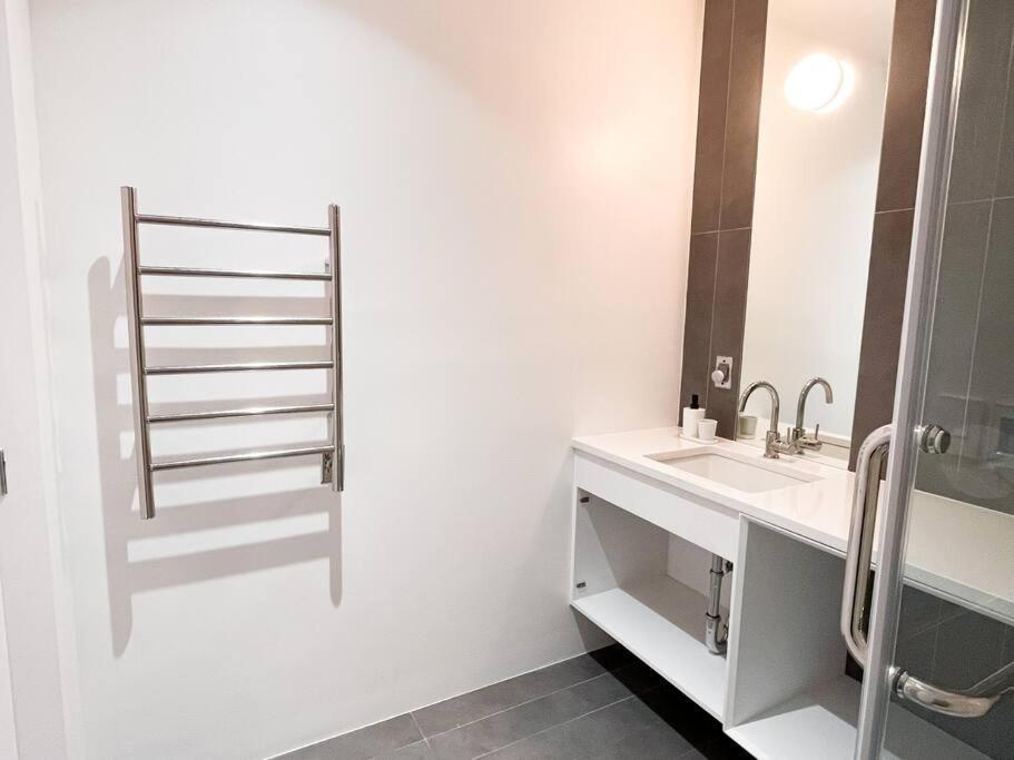 New Beautiful Modern One Bedroom Apt In Brooklyn At Rem-Casa Нью-Йорк Экстерьер фото